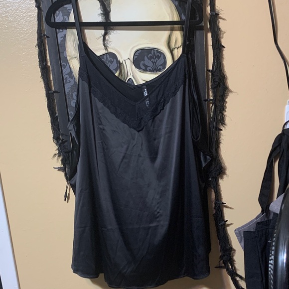 #551 size 5 Torrid sleep Black Lace Trim Cami. Could be worn as everyday wear - Picture 1 of 3
